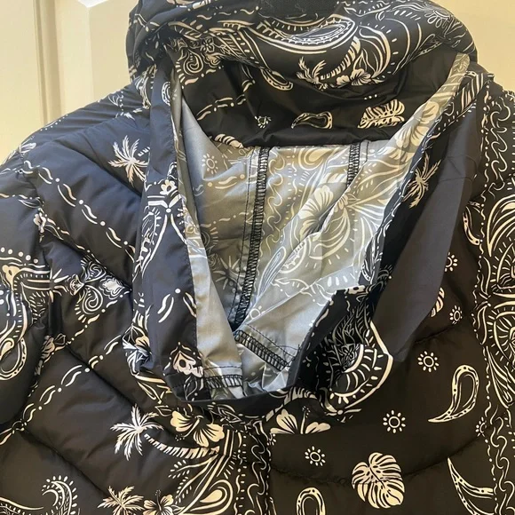 Roxy Black and White Paisley Puffer Jacket/ski layer - Picture 4 of 10